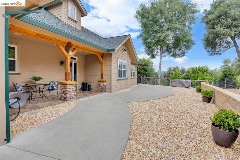 18180 Robin Ridge
