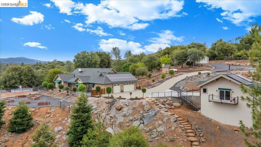 18180 Robin Ridge