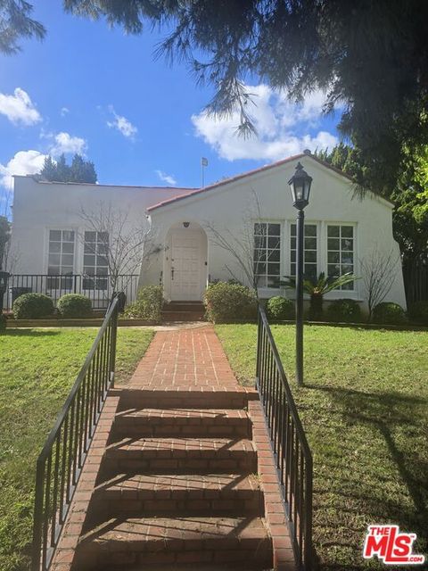 Photo of 129 N Almont Drive, Los Angeles, CA 90048 (MLS # 26652485)