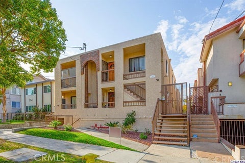Photo of 330 Cameron Place #2, Glendale, CA 91207 (MLS # GD26190876)