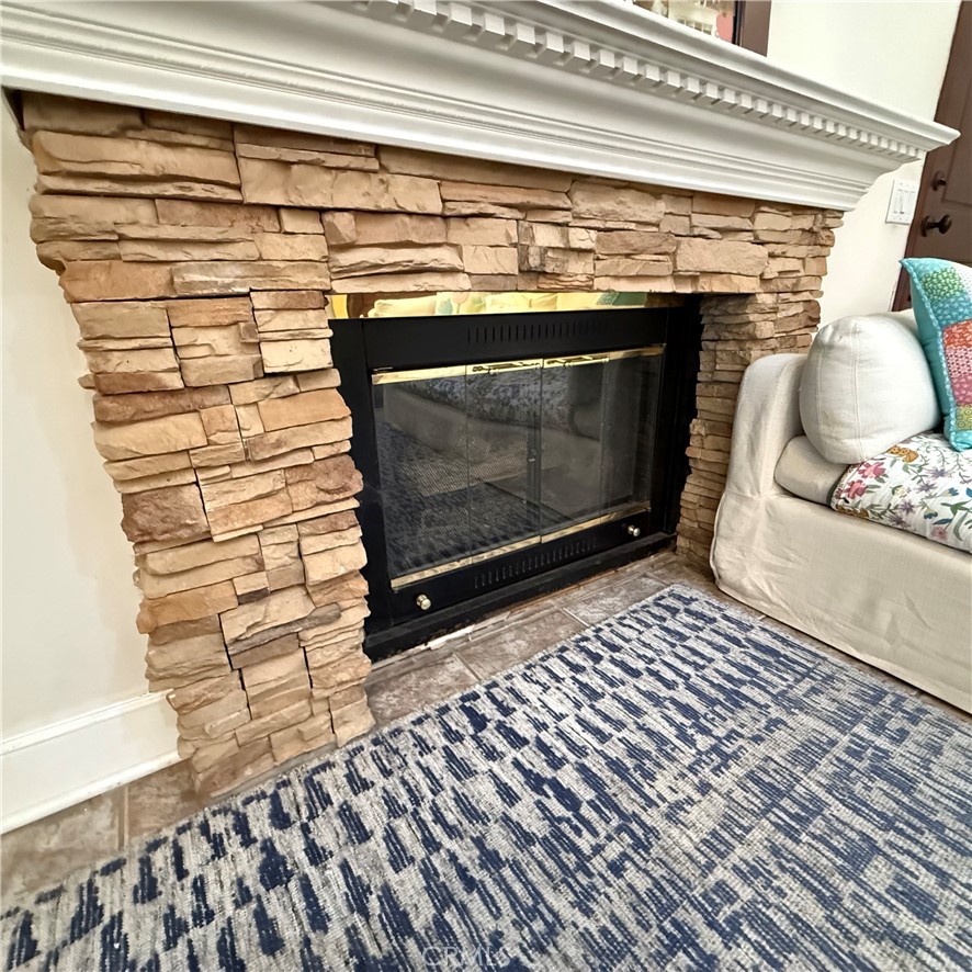 25225 Avenida Dorena