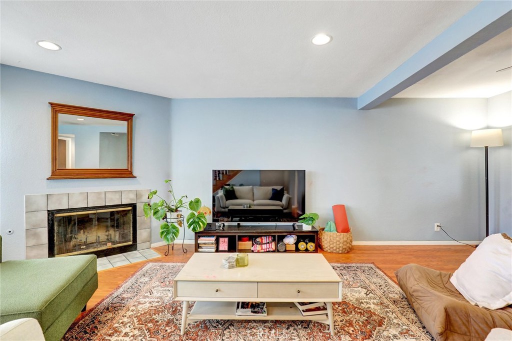533 Walnut Avenue 7