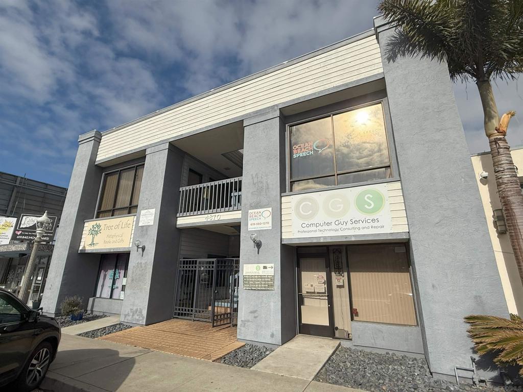4870 Santa Monica Avenue
