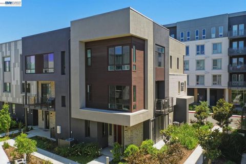Photo of 3693 Vision Cmn CMN #1007, Fremont, CA 94538 (MLS # 41134584)