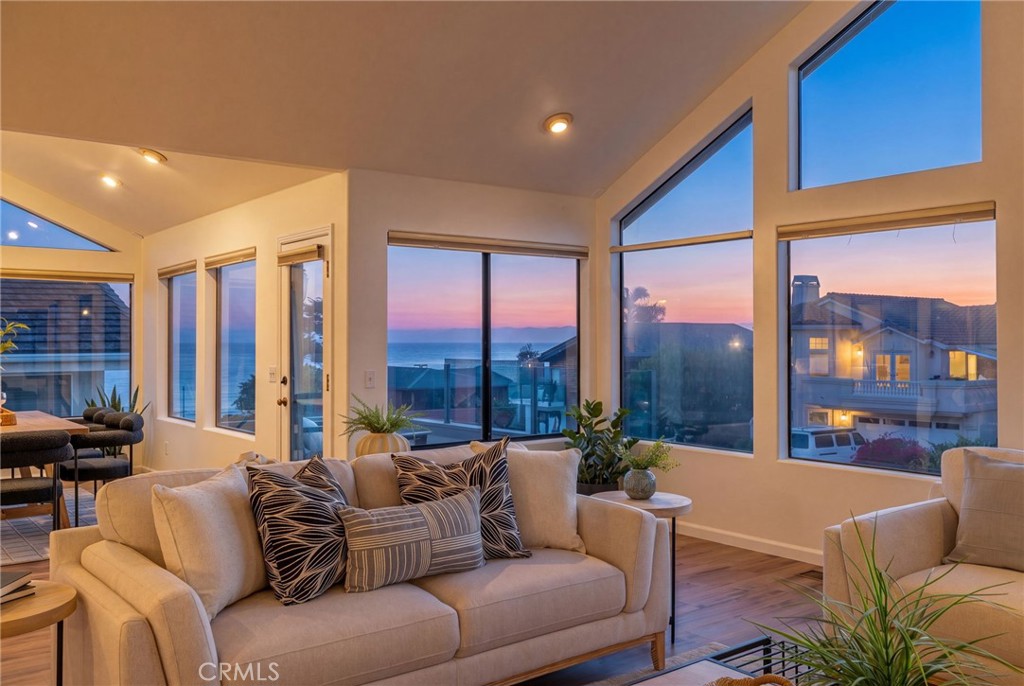 251 Vista Del Mar Avenue