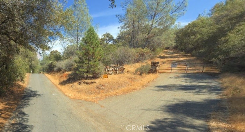 14.62 Acres Wooded Mountain Lot Near Lake Oroville Minutes from Town Discover the perfect spot to build your dream retreat or getaway cabin! This 14.62-acre lot offers peace, privacy, and beautiful natural surroundings, nestled in the mountains just above Lake Oroville. Located off Stringtown Road, you're only a couple miles from town, shopping centers, and recreational areas. Owner Financing Available! This property has the potential to be something truly special. Whether you're looking for a quiet escape or a smart investment, don't miss out!