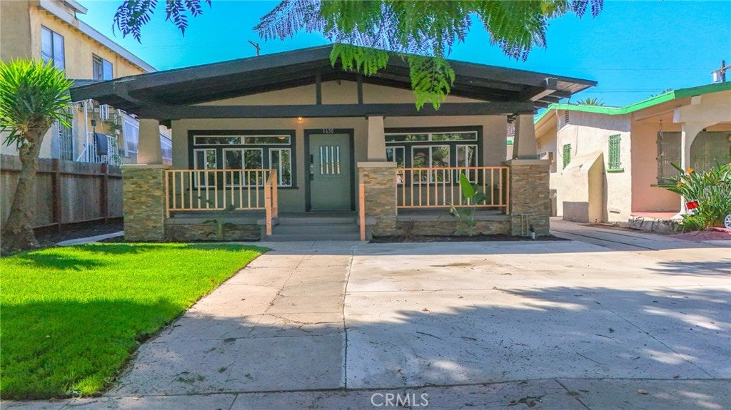 1650 W 38th Place