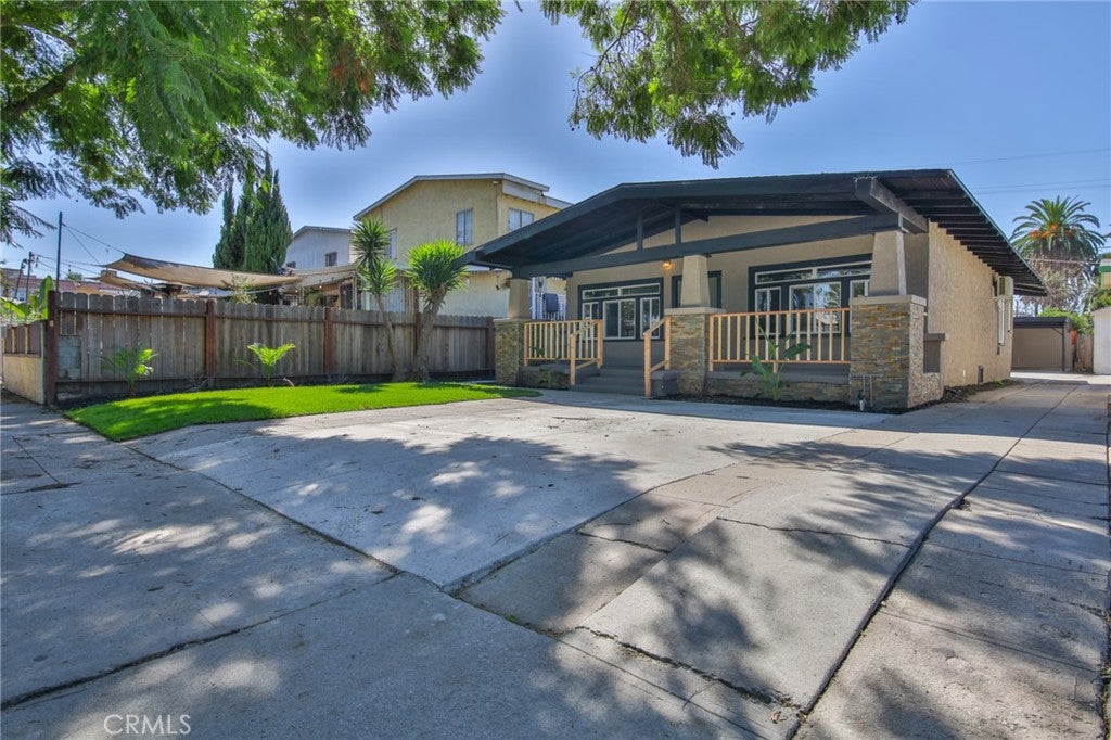 1650 W 38th Place
