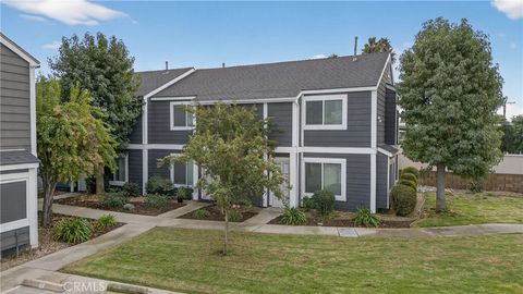 Photo of 824 N Pasadena Ave, Azusa, CA 91702 (MLS # SB25261529)