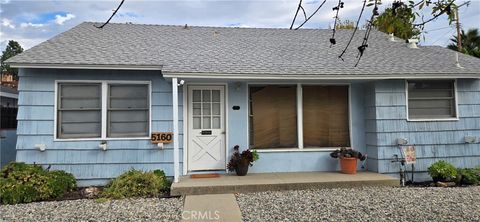 Photo of 5160 Avenida Oriente, Tarzana, CA 91356 (MLS # SR25252395)