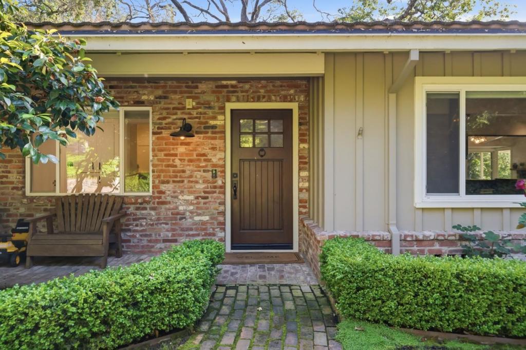 50 Oakcrest Court