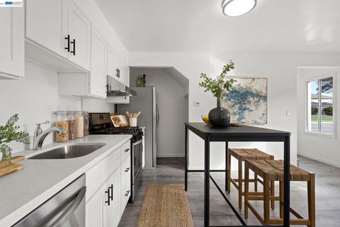 Tiny photo for 1815 Second Street, Alameda, CA 94501 (MLS # 41137326)