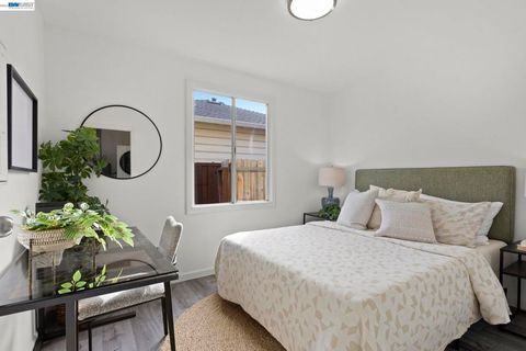 Tiny photo for 1815 Second Street, Alameda, CA 94501 (MLS # 41137326)