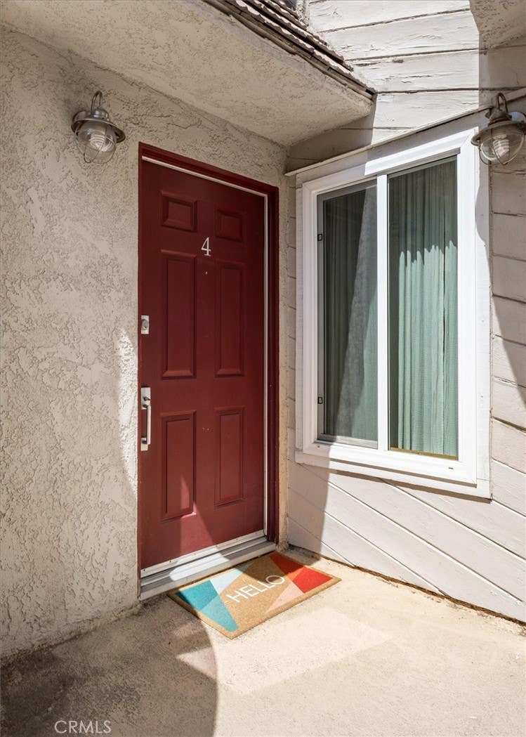 Photo of 4230 Whitsett Avenue #4, Studio City, CA 91604 (MLS # SR26124293)