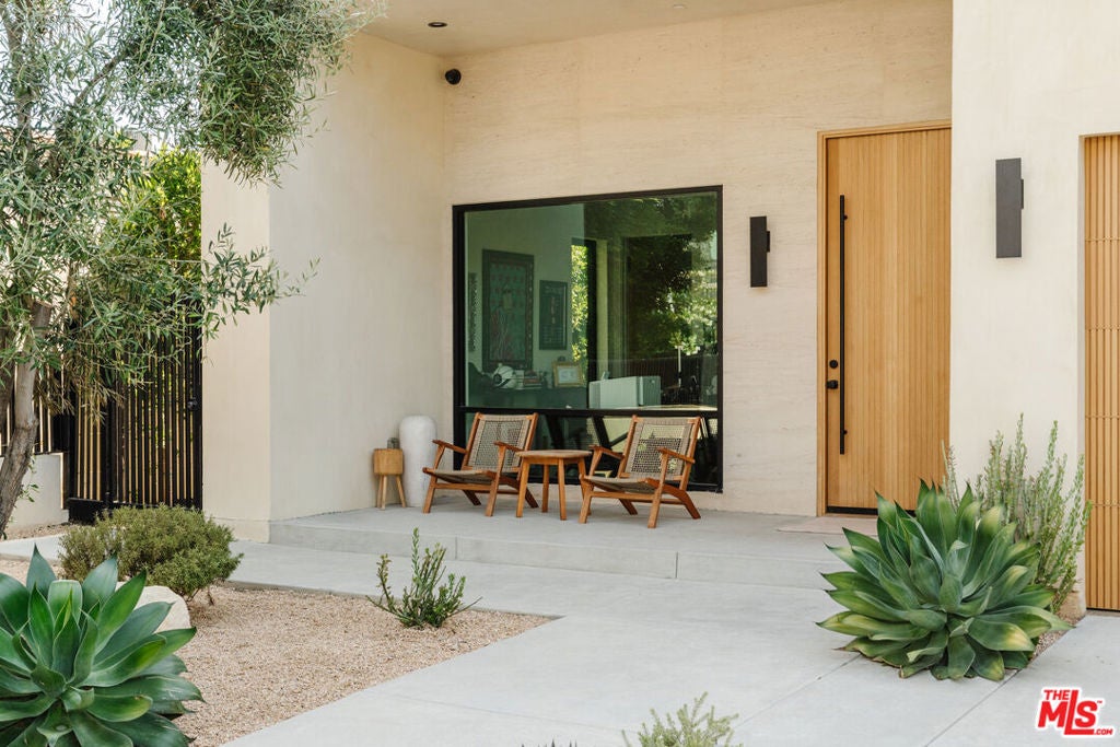 819 N Ogden Drive, Los Angeles CA 90046
