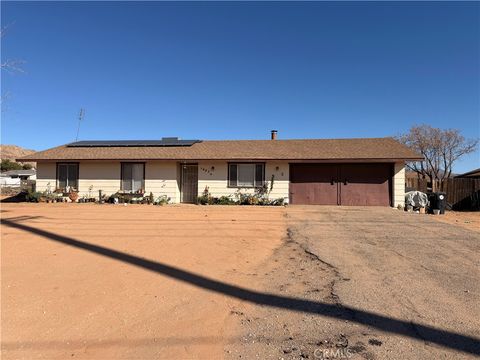 Photo of 16625 Central Rd, Apple Valley, CA 92307 (MLS # CV26030147)