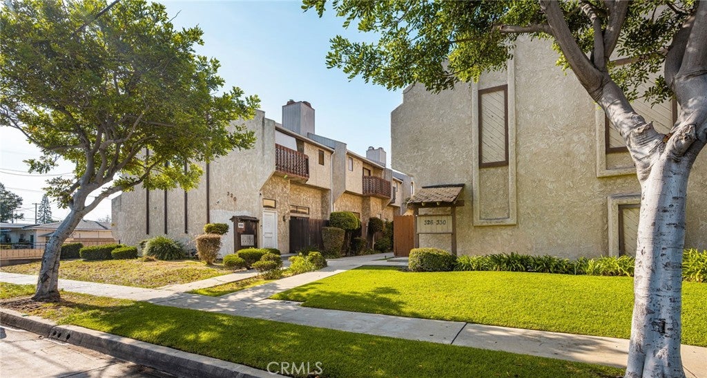 320 W 220th Unit 4 ST, Carson CA 90745