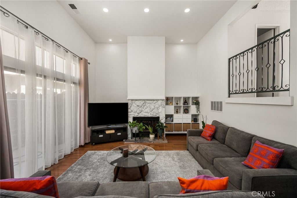 320 W 220th Unit 4 ST