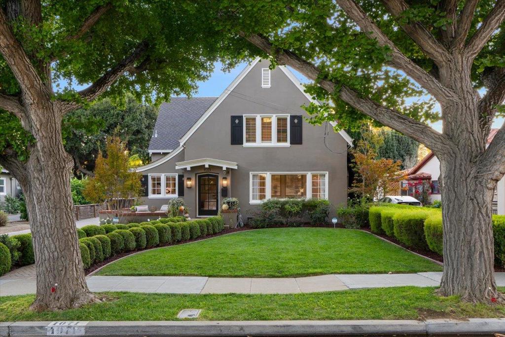 1071 Carolyn Avenue