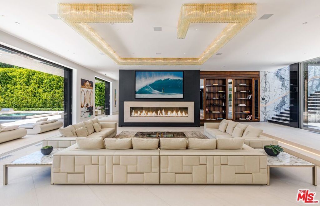 521 N Canon Drive