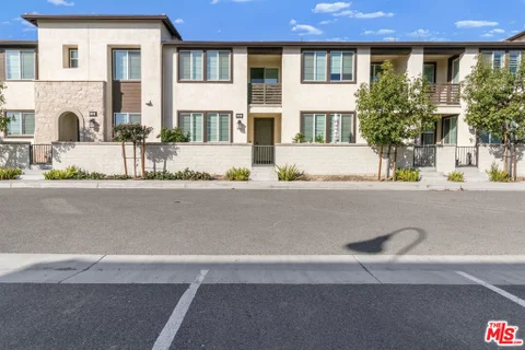 MLS: 26996007
