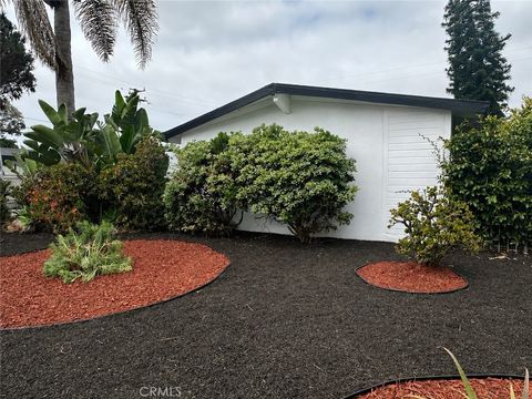 Photo of 2107 Pomona AVE, Costa Mesa, CA 92627 (MLS # OC26108880)