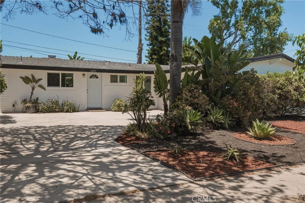 Photo of 2107 Pomona AVE, Costa Mesa, CA 92627 (MLS # OC26108880)
