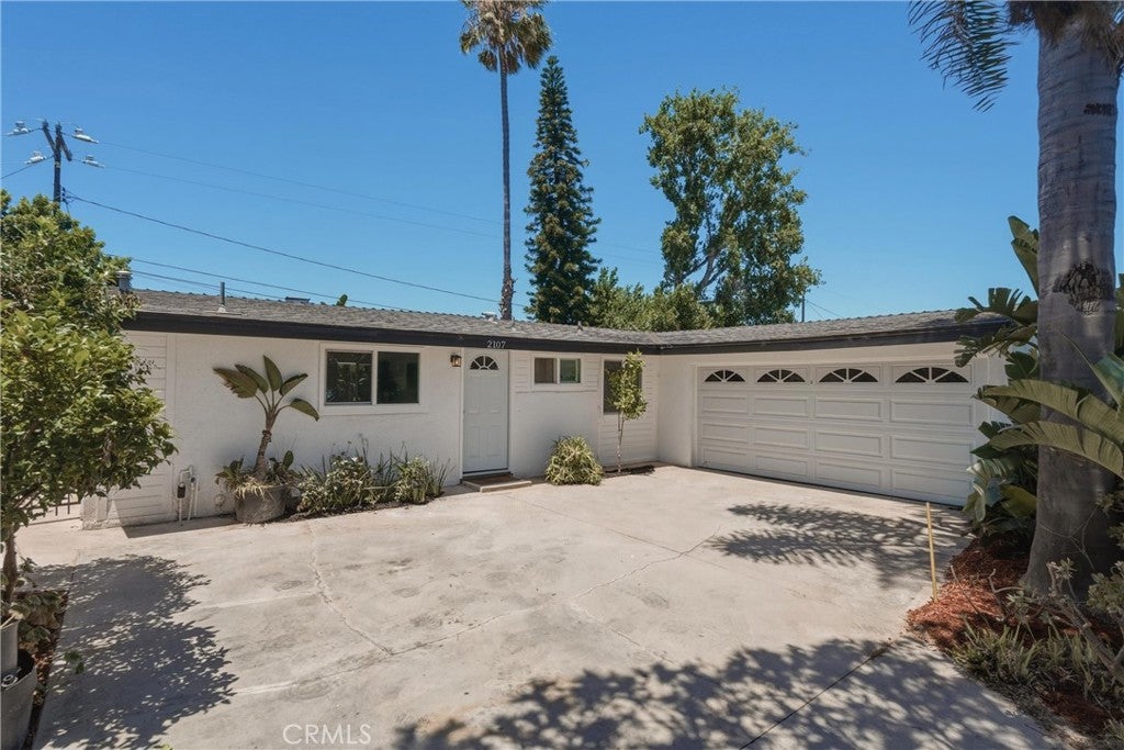 2107 Pomona AVE