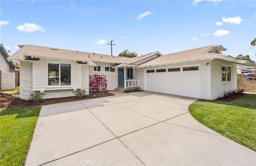 2218 Lewis