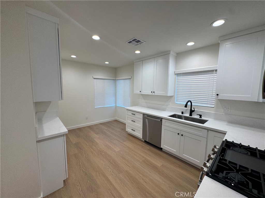 Properties 2 15234 Kingsbury Street