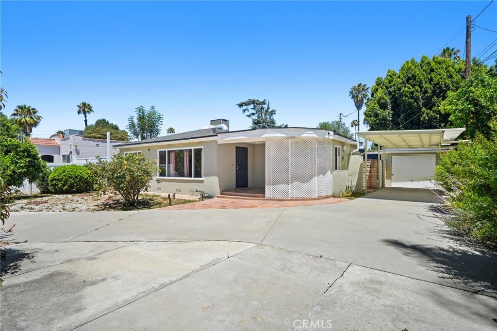 15841 Marlin Place, Lake Balboa CA 91406