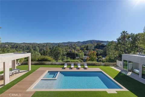 Photo of 4442 Estrondo Drive, Encino, CA 91436 (MLS # SR25269829)