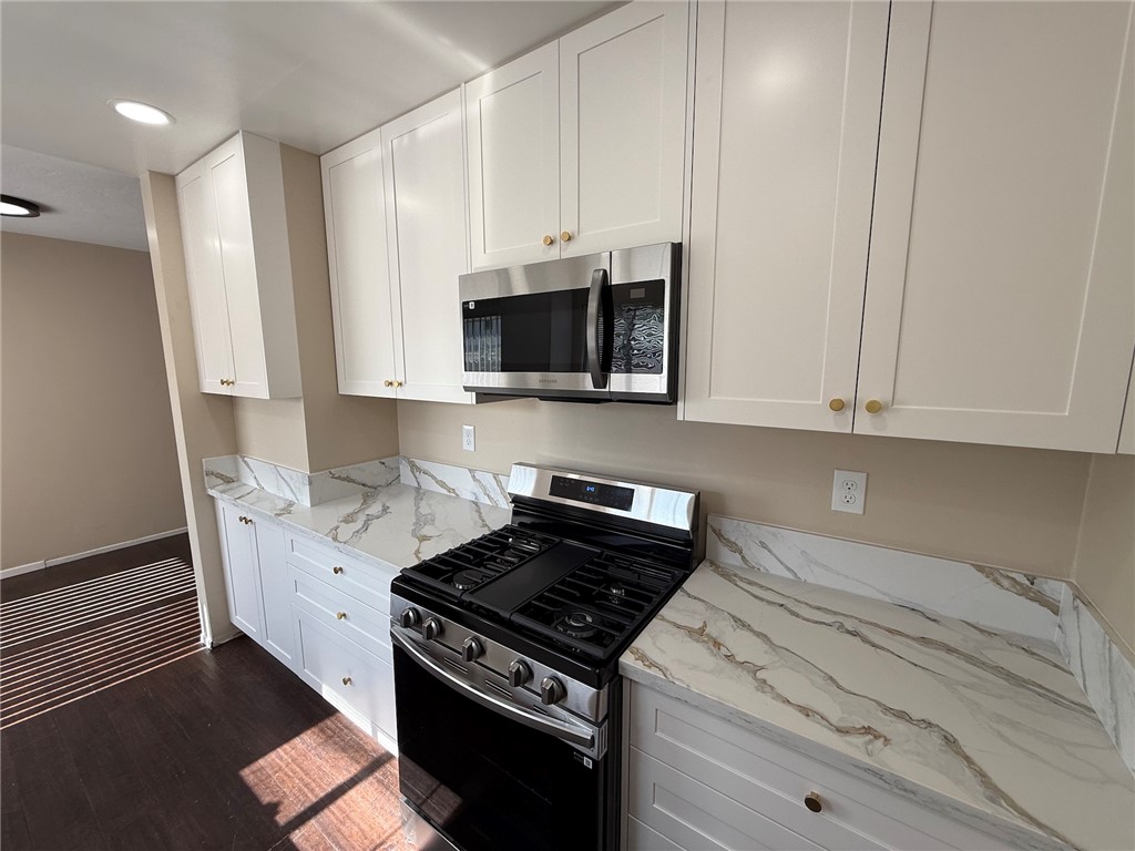 Beautifully remodeled two-story townhome located in a quiet, well-maintained complex in central Upland. This updated residence features two spacious bedrooms and one full bathroom upstairs, along with a convenient half bathroom on the main floor.
The interior has been fully renovated and includes a brand new kitchen with modern cabinetry, updated countertops, and stainless steel appliances. Fresh paint, new flooring, and upgraded central heating and air conditioning offer both comfort and style. The open-concept downstairs layout includes the living room, dining area, kitchen, laundry area, and half bath. Both bedrooms are located upstairs, along with a fully remodeled bathroom.
Washer and dryer are included in the unit. The home is in close proximity to local schools, shopping, dining, and public transportation.
Rent is $2,695 per month with a security deposit equal to one month’s rent. Owner prefers no pets but may consider a small, quiet, well-behaved pet with additional rent and deposit, subject to approval. Tenant responsible for all utilities.