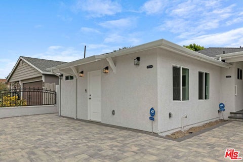 Photo of 6930 Babcock Avenue, North Hollywood, CA 91605 (MLS # 26860591)