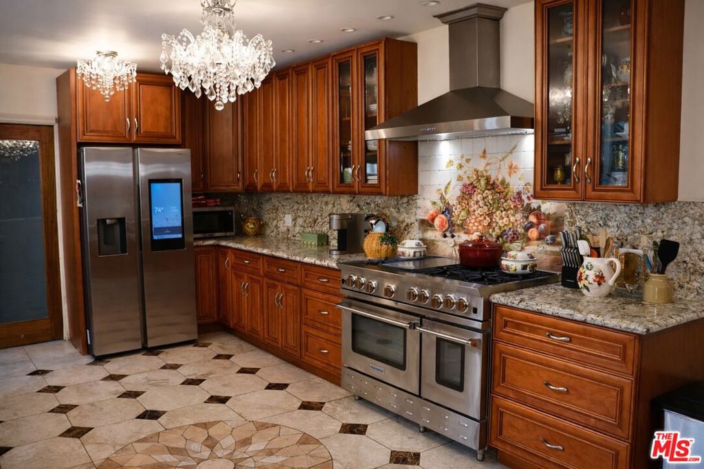 1538 N Crescent Heights Boulevard