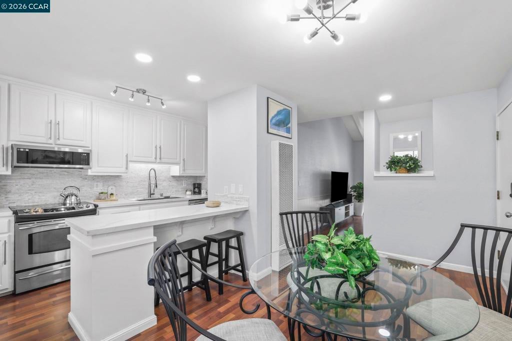 2560 Walnut Blvd 24