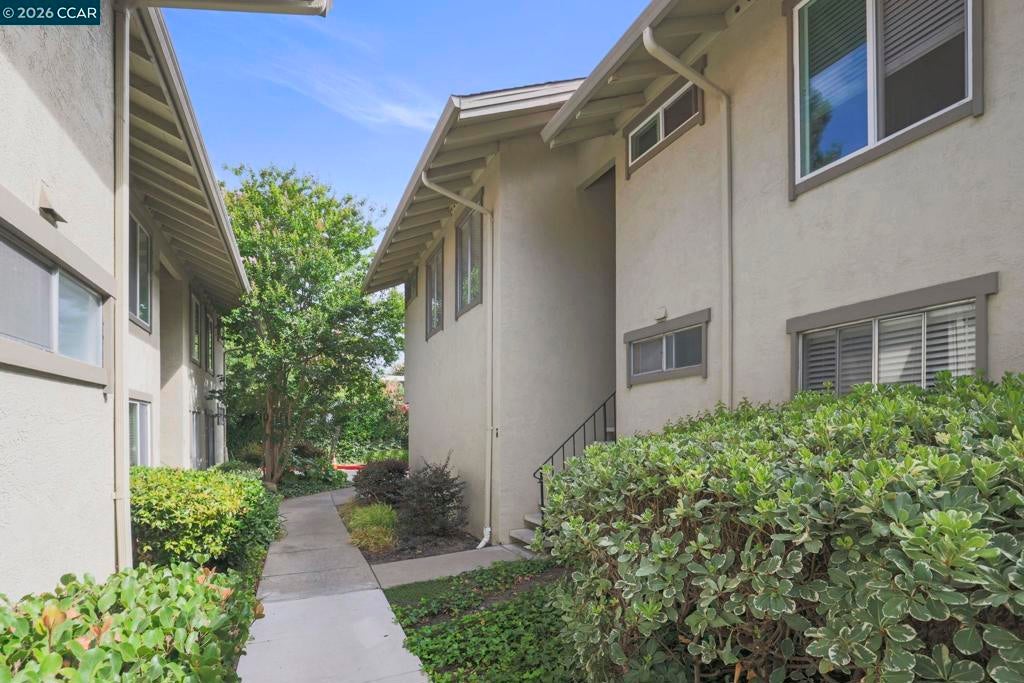 2560 Walnut Blvd 24