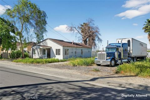 Photo of 475 Transit Avenue, Riverside, CA 92507 (MLS # CV26061914)