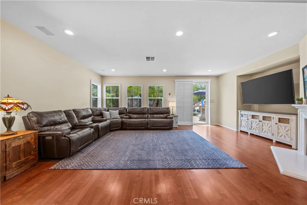 Temecula, California 92592, United States, 4 Bedrooms Bedrooms, ,3 BathroomsBathrooms,Residential,Active,173595