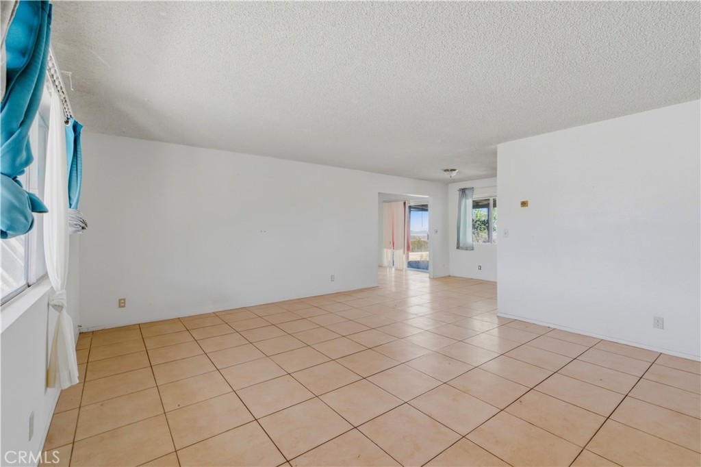 7273 Sunny Vista