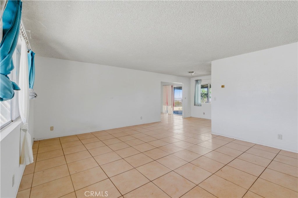 7273 Sunny Vista