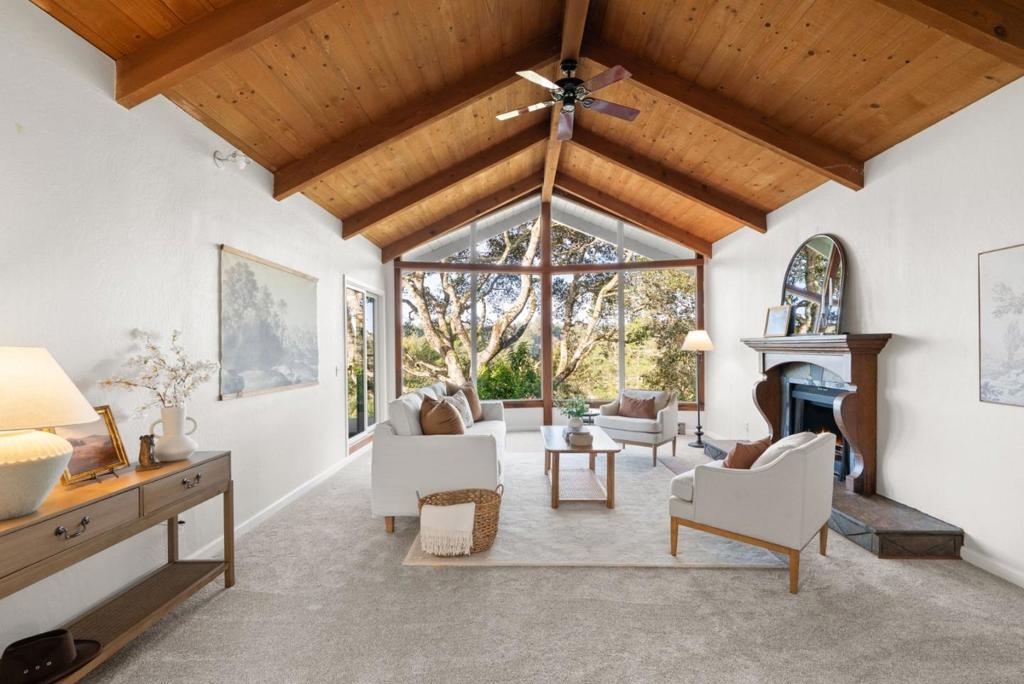 1044 Pleasant Valley Road