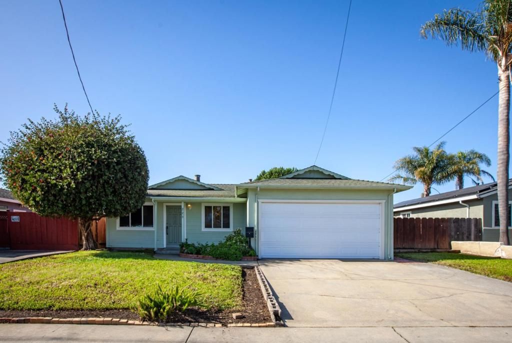 Photo of 223 Shasta Street, Watsonville, CA 95076 (MLS # ML82035075)