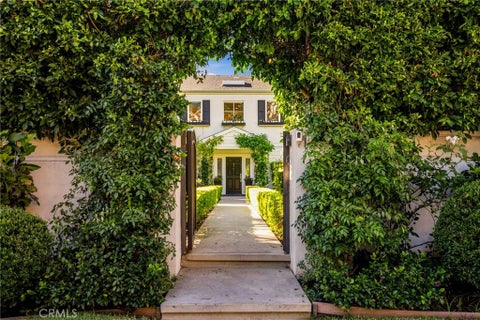 Photo of 14647 Valley Vista Boulevard, Sherman Oaks, CA 91403 (MLS # SR26194929)
