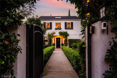 Photo of 14647 Valley Vista Boulevard, Sherman Oaks, CA 91403 (MLS # SR26194929)