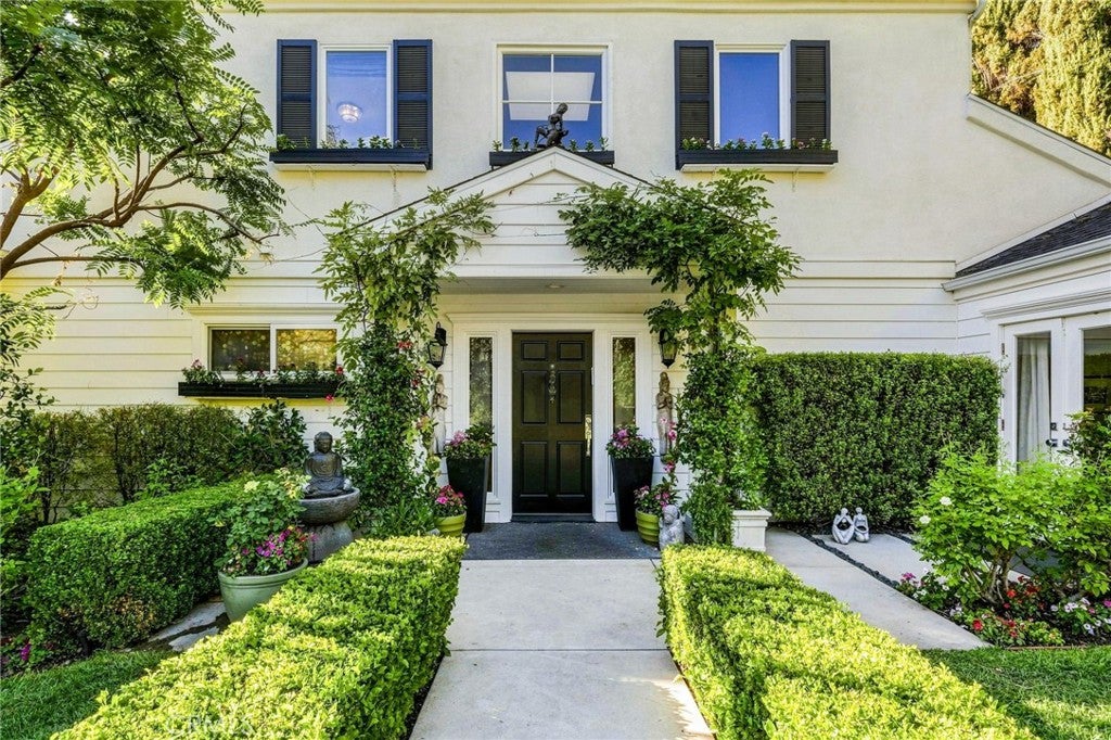 Photo of 14647 Valley Vista Boulevard, Sherman Oaks, CA 91403 (MLS # SR26194929)