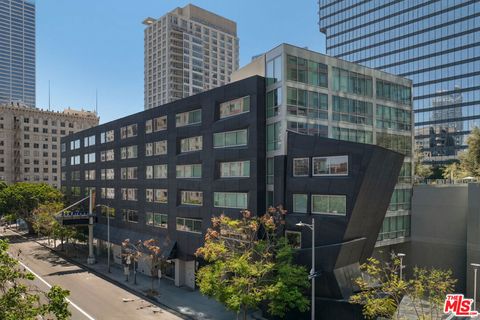 Photo of 901 S Flower Street #704, Los Angeles, CA 90015 (MLS # 25600765)