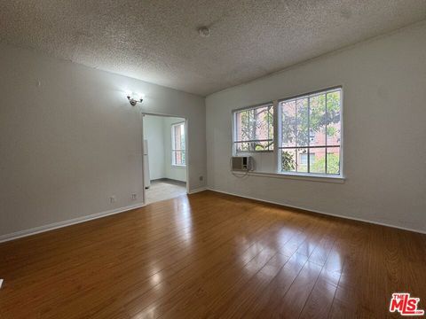 Photo of 920 S Hobart Blvd Blvd #210, Los Angeles, CA 90006 (MLS # 26660917)