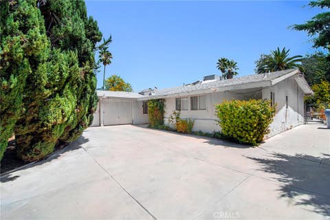 Photo of 5614 Oso Avenue, Woodland Hills, CA 91367 (MLS # SR26166789)