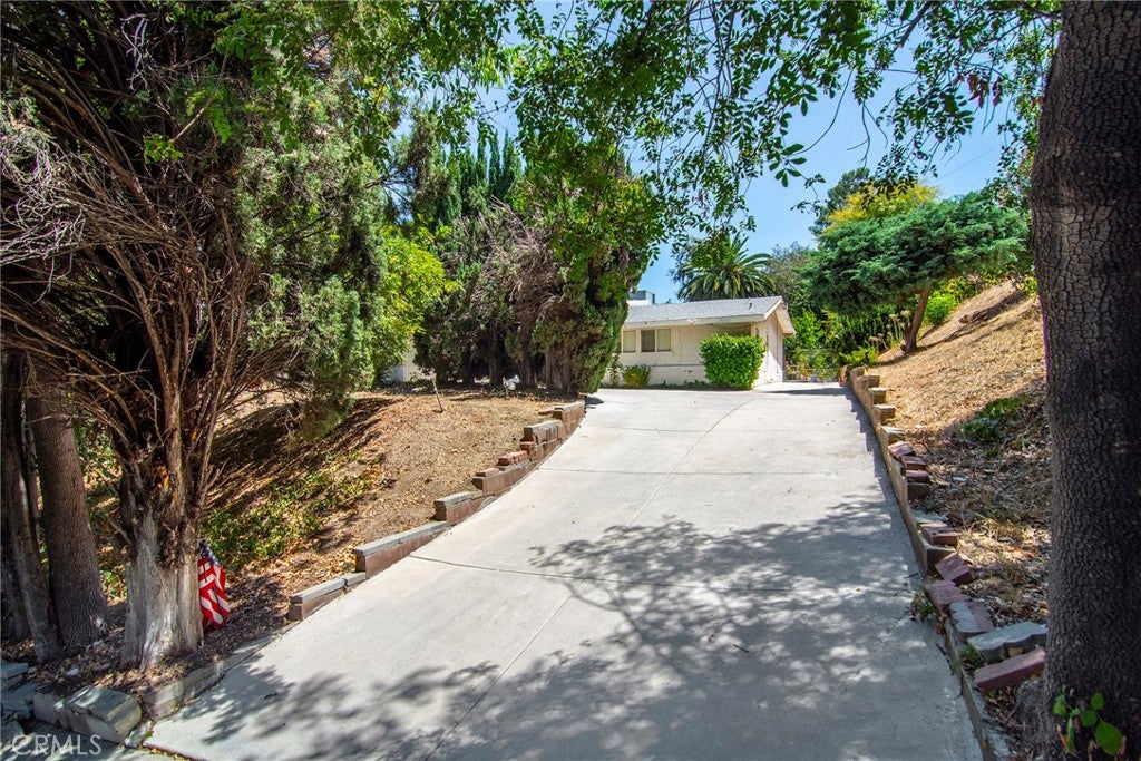 5614 Oso Avenue
